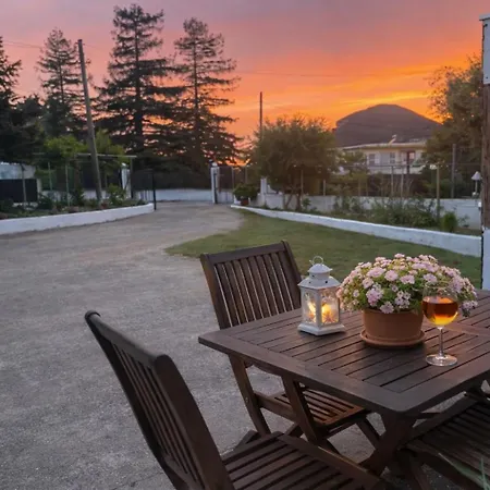Ameli ,balcony With Mountain View, Kitchenette, 1km To By Likeyourhome شقة Vátos