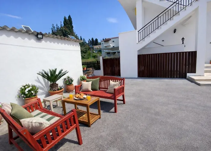 شقة Ameli ,balcony With Mountain View, Kitchenette, 1km To By Likeyourhome Vátos