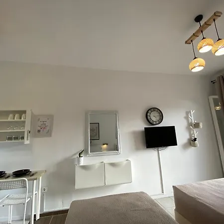 شقة Ameli ,balcony With Mountain View, Kitchenette, 1km To By Likeyourhome