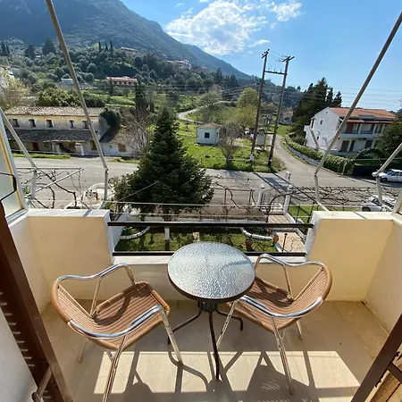 Ameli ,balcony With Mountain View, Kitchenette, 1km To By Likeyourhome شقة *
