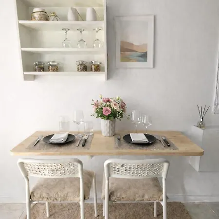Ameli ,balcony With Mountain View, Kitchenette, 1km To By Likeyourhome Apartman