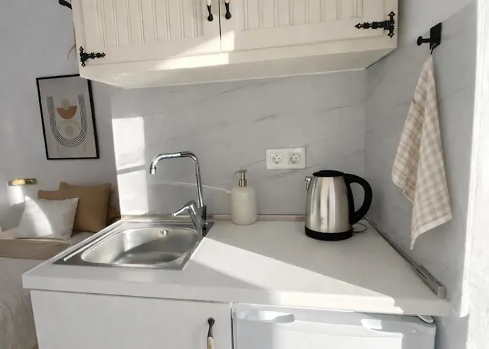Ameli ,balcony With Mountain View, Kitchenette, 1km To By Likeyourhome Διαμέρισμα *