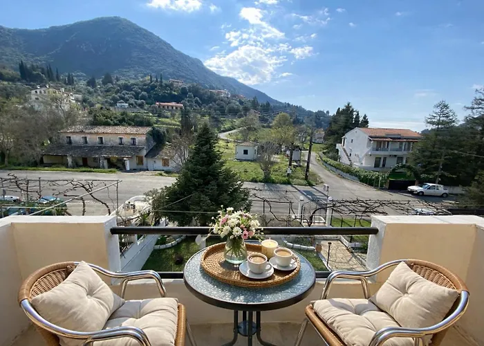 Ameli ,balcony With Mountain View, Kitchenette, 1km To By Likeyourhome Vátos