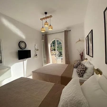 Ameli ,balcony With Mountain View, Kitchenette, 1km To By Likeyourhome * Vátos