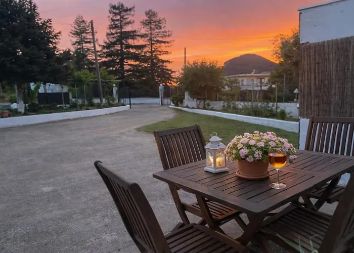 Ameli ,balcony With Mountain View, Kitchenette, 1km To By Likeyourhome Apartament Vátos